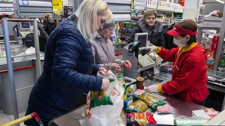 Десятки жителей Челябинска оказались заперты в супермаркете