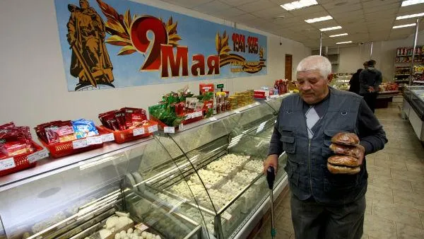 Продукты в праздничной упаковке можно купить в регионе к 9 мая