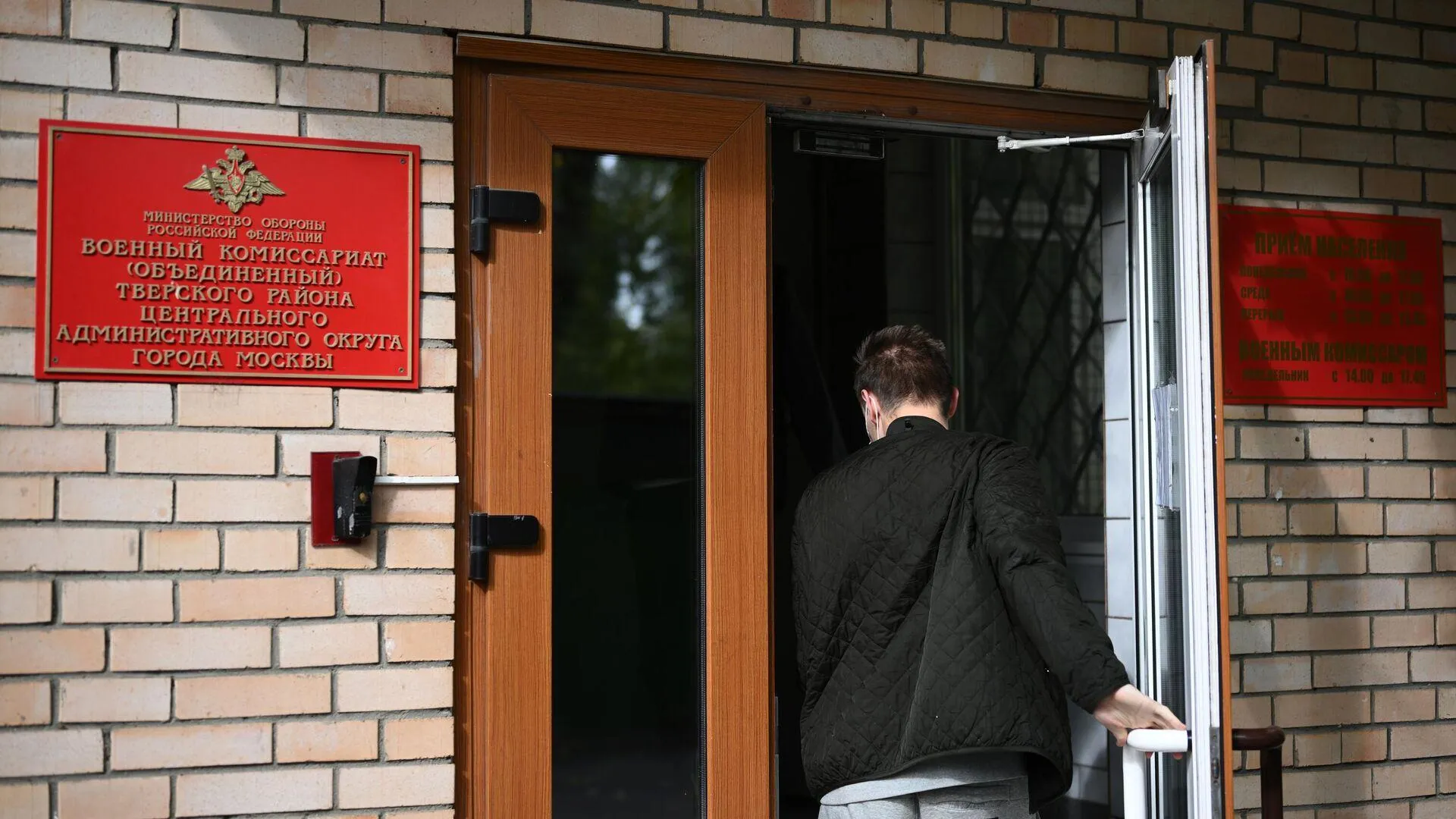 Закон о повышении призывного возраста внесли в Госдуму.