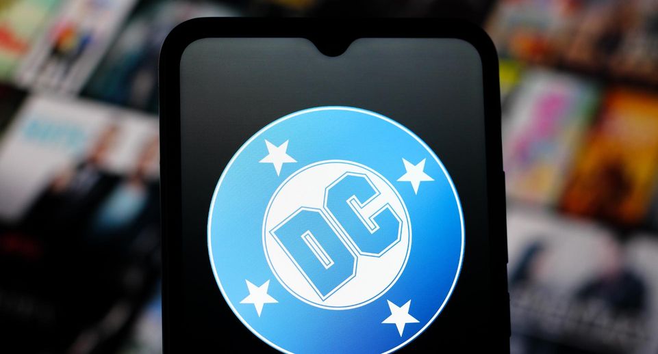 DC Comics остановила выпуск «Красного колпака» из-за заявлений автора о смерти Кирка