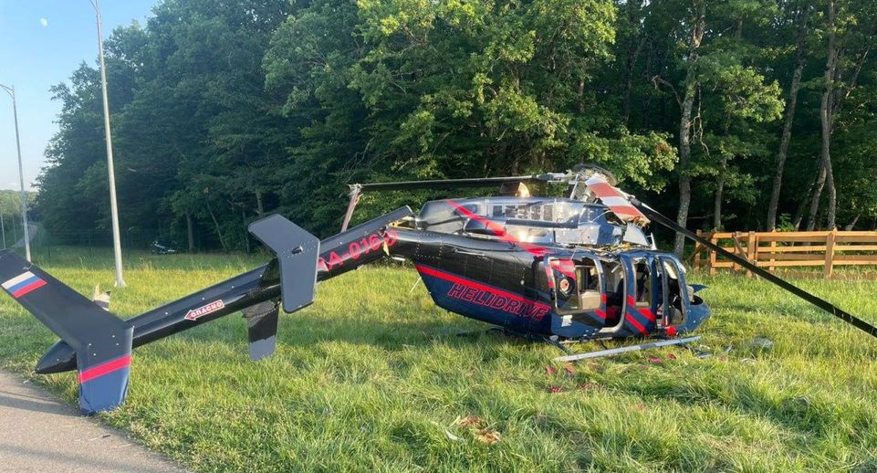 Вертолет Bell-407 совершил жесткую посадку, выполняя частный полет в Адыгее