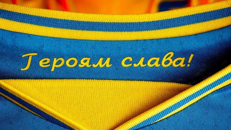 Украина собирается играть на Евро в форме с девизом «Героям слава!»