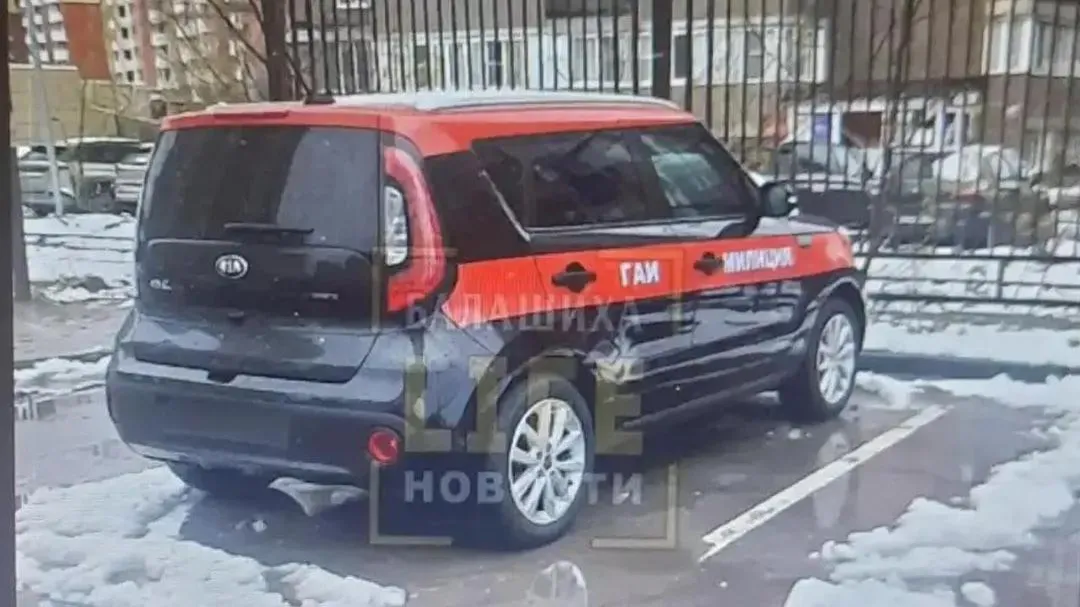 Соседи боятся парковаться рядом: житель Балашихи стал «милиционером» для брони места во дворе