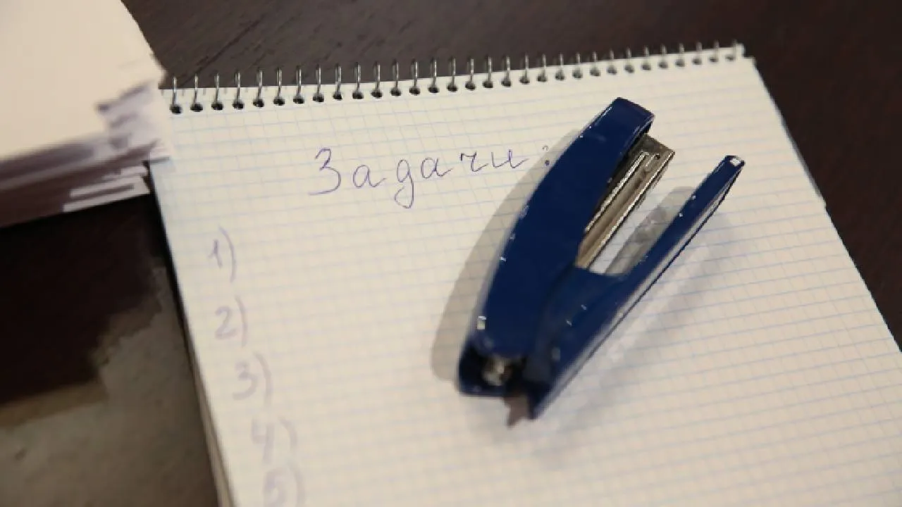 Танец в стиле ню исполнил нижегородский сотрудник «Школы 800»