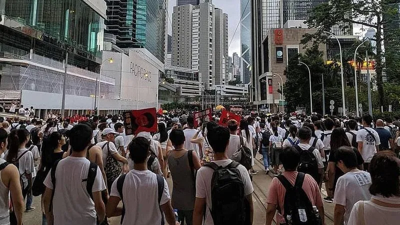 В Гонконге протестующие требуют изменить закон об экстрадиции