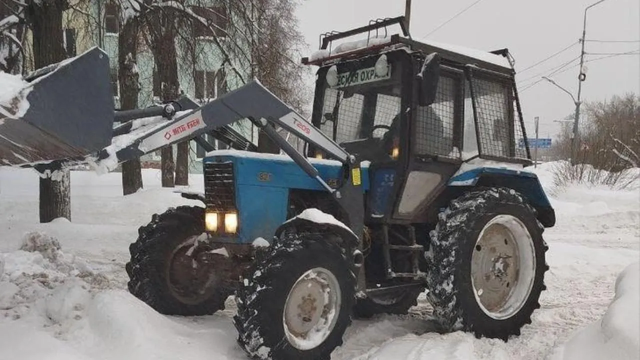 Филиалы ГАУ МО «Мособллес» направили 15 лесных тракторов на уборку снега