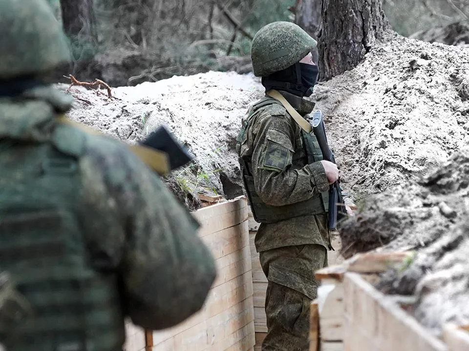 Холод, болезни, грызуны: военный эксперт раскрыл, как бойцы России и Украины справляются с приближением зимы