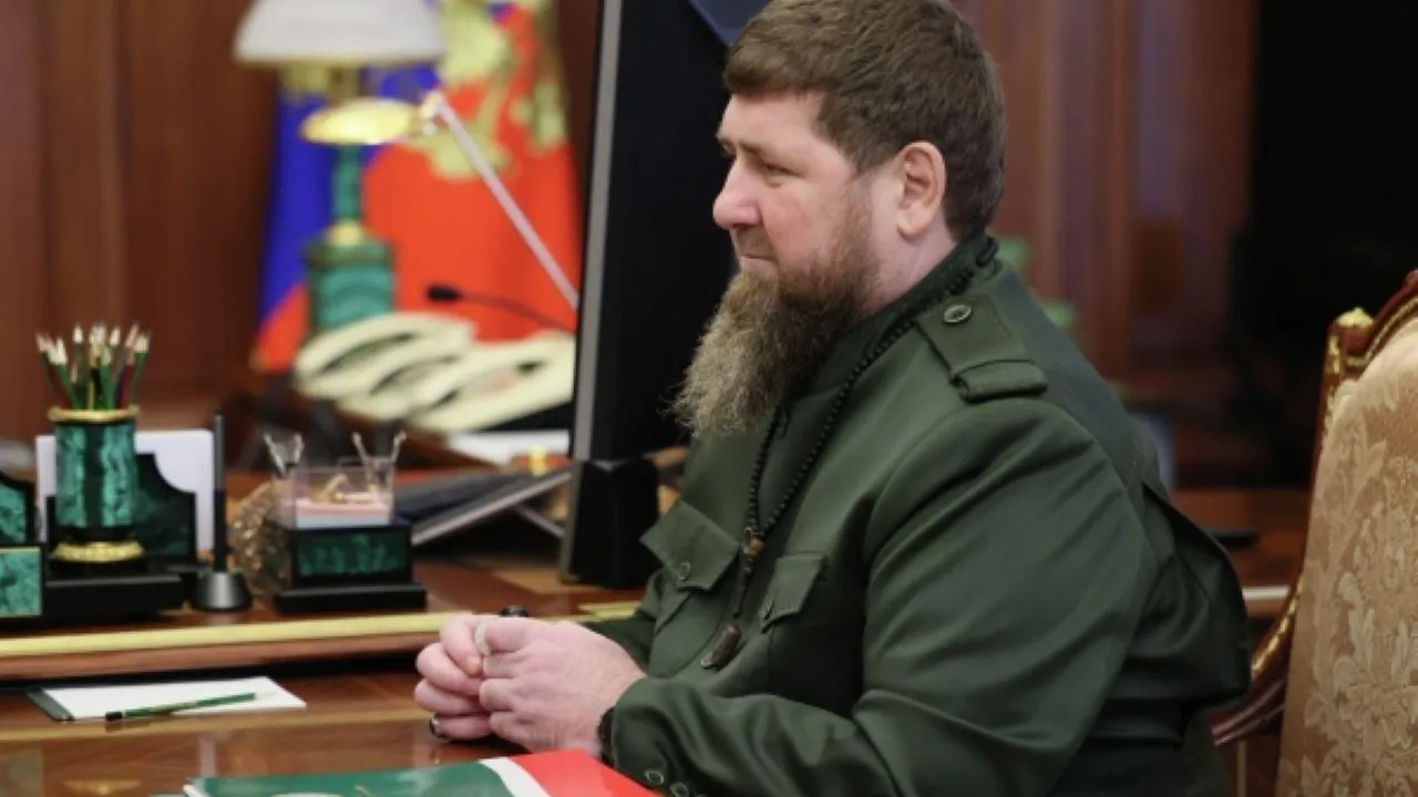 Кадыров будет увольнять чиновников, дети которых не знают чеченский язык