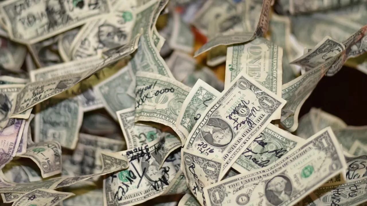 В Чикаго инкассаторы потеряли $300 тыс. на улице