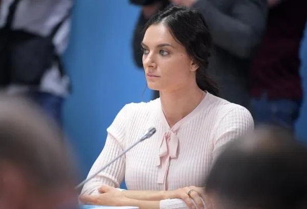 Член комиссии атлетов Международного олимпийского комитета (МОК) Елена Исинбаева на заседании Совета при президенте по развитию физической культуры и спорта, 2020 год