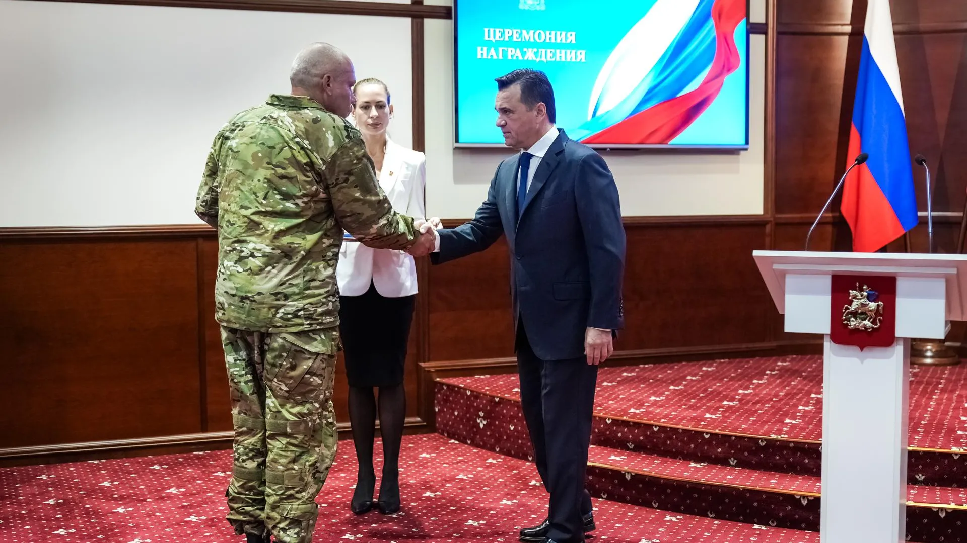Губернатор Подмосковья вручил ордена и медали бойцам подразделений БАРС
