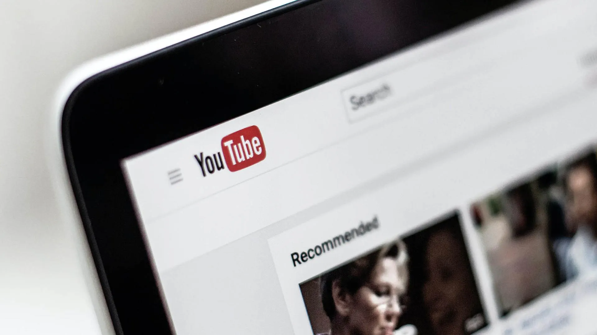 Ютуб канал. Youtube заблокируют. Youtube запрет. Когда ограничили ютуб. Фото для ютуба.