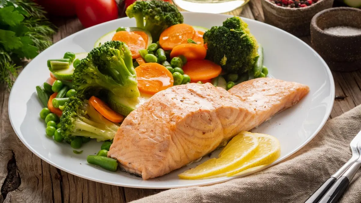 «Не чудо-ингредиент, а научно обоснованный элемент»». Врач советует налегать на рыбу зимой