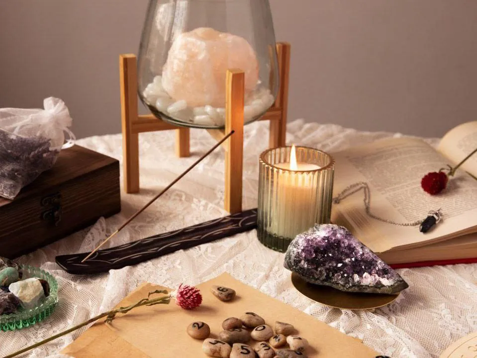 «Представьте святящийся шар»: экстрасенс рассказала, зачем укреплять связь со своим родом