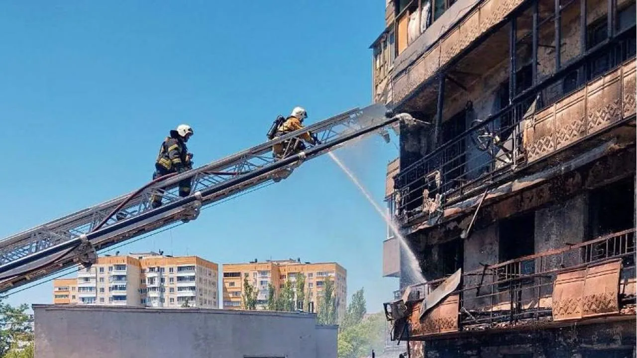 В Мариуполе пожарные потушили многоэтажку
