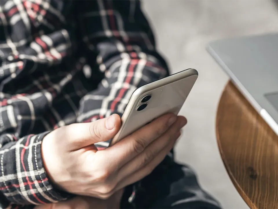 Мошенники массово блокируют iPhone: как не попасться в ловушку
