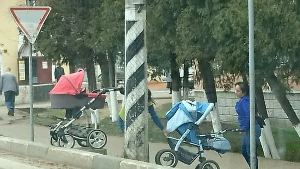 Жители Клина жалуются на высокие бордюры у перехода