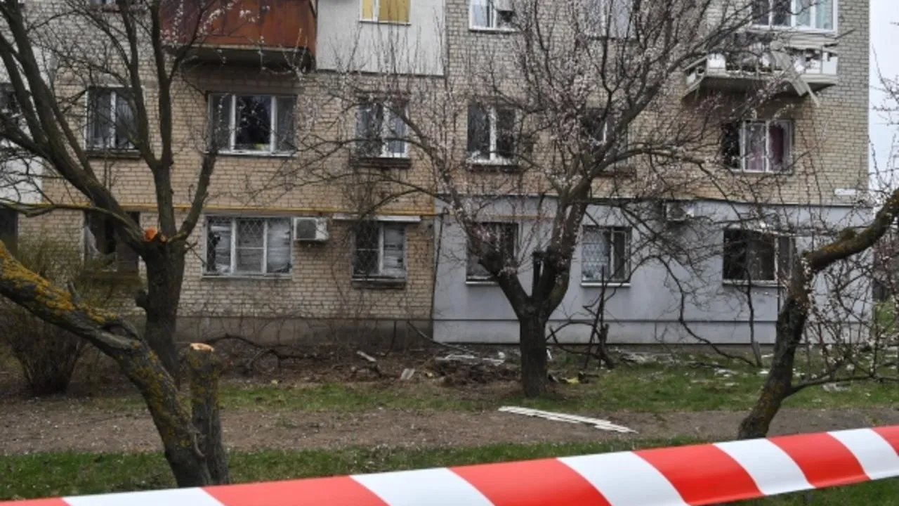 Возле подъезда многоквартирного дома в Мелитополе сработало взрывное устройство
