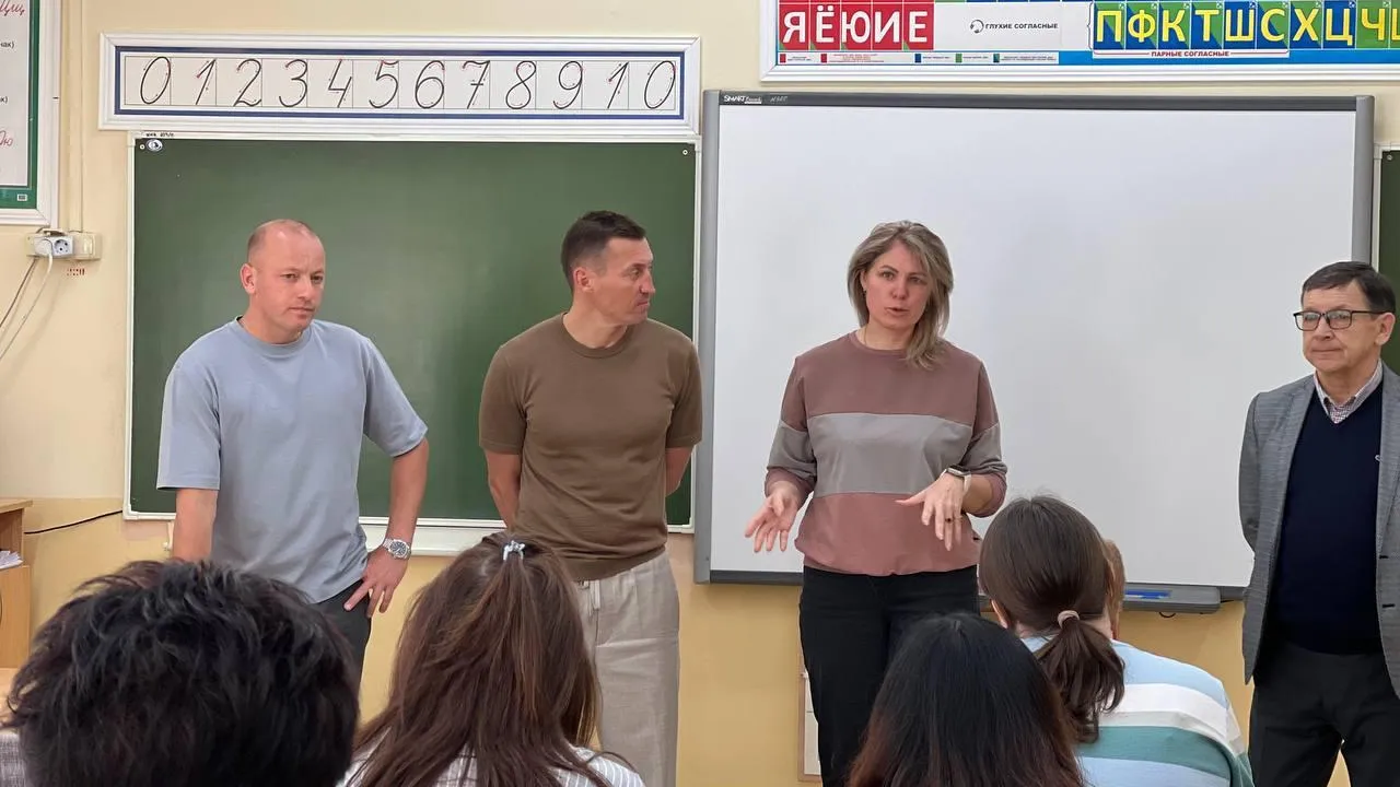 «Высокая вовлеченность»: в Центре образования №2 в Красноармейске депутаты встретились с педагогами