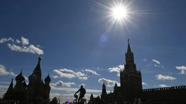 По Красной площади пробежали в трусах юноши из Подмосковья