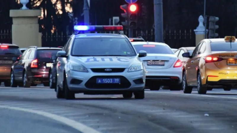 Сотрудники Госавтоинспекции в Подмосковье помогли ребенку, которому требовалась помощь