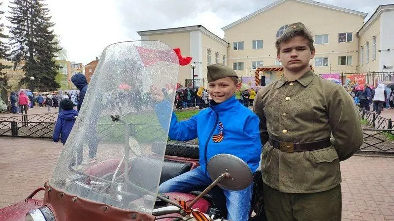 "Флаг Родины моей": десятилетний Данила из Донбасса впервые прошел в Бессмертном полку и прочел патриотическое стихотворение