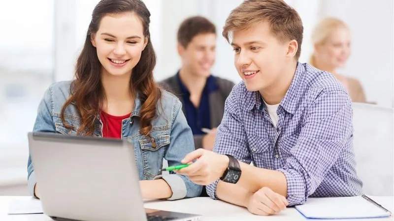 Лекции на диване и чат с преподавателем: как в Подмосковье работает «Цифровой колледж»