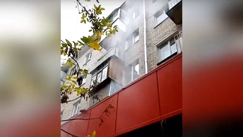 «Отопление дали даже на улицу»: в Химках из жилого дома хлынул кипяток