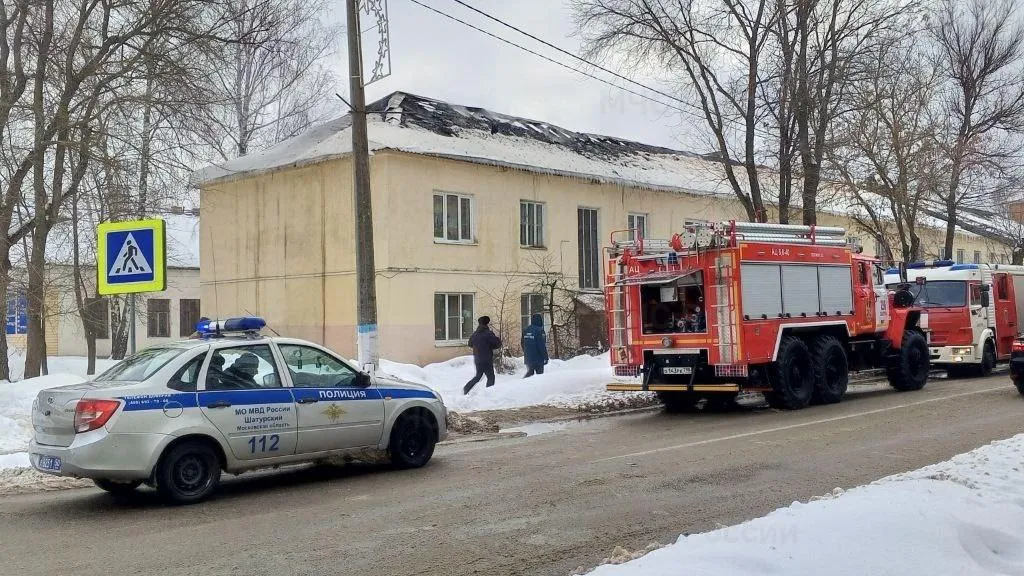 Одного человека спасли при пожаре в многоквартирном доме в Шатуре