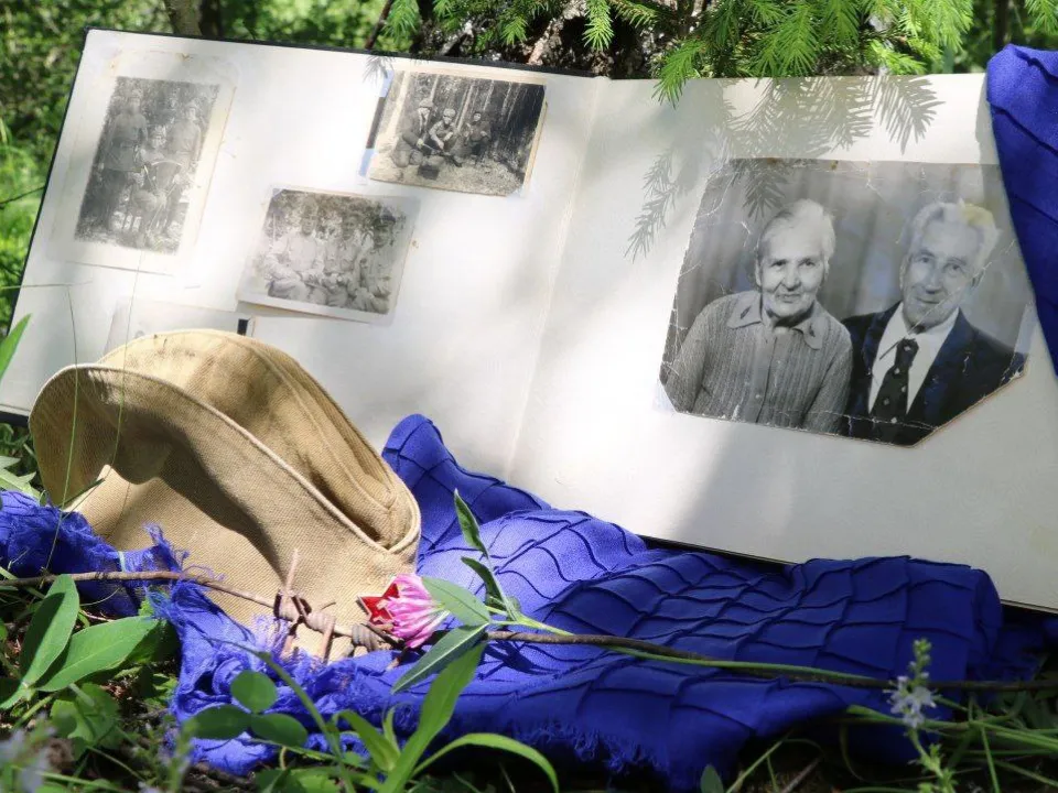 Семейный фотоальбом с фронтовыми фотографиями. Фото: личный архив Анастасии Лозинской