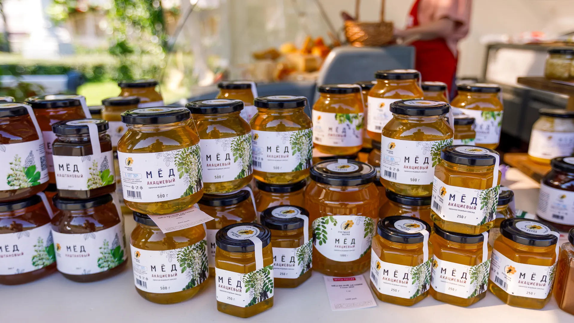 Фальсификат сократился на 50%: эти три вида меда подделывают чаще всего