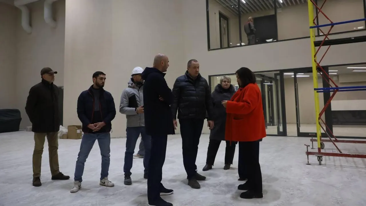 Глава подмосковного Серпухова провел ход капремонта в культурно-досуговом центре «Протон»