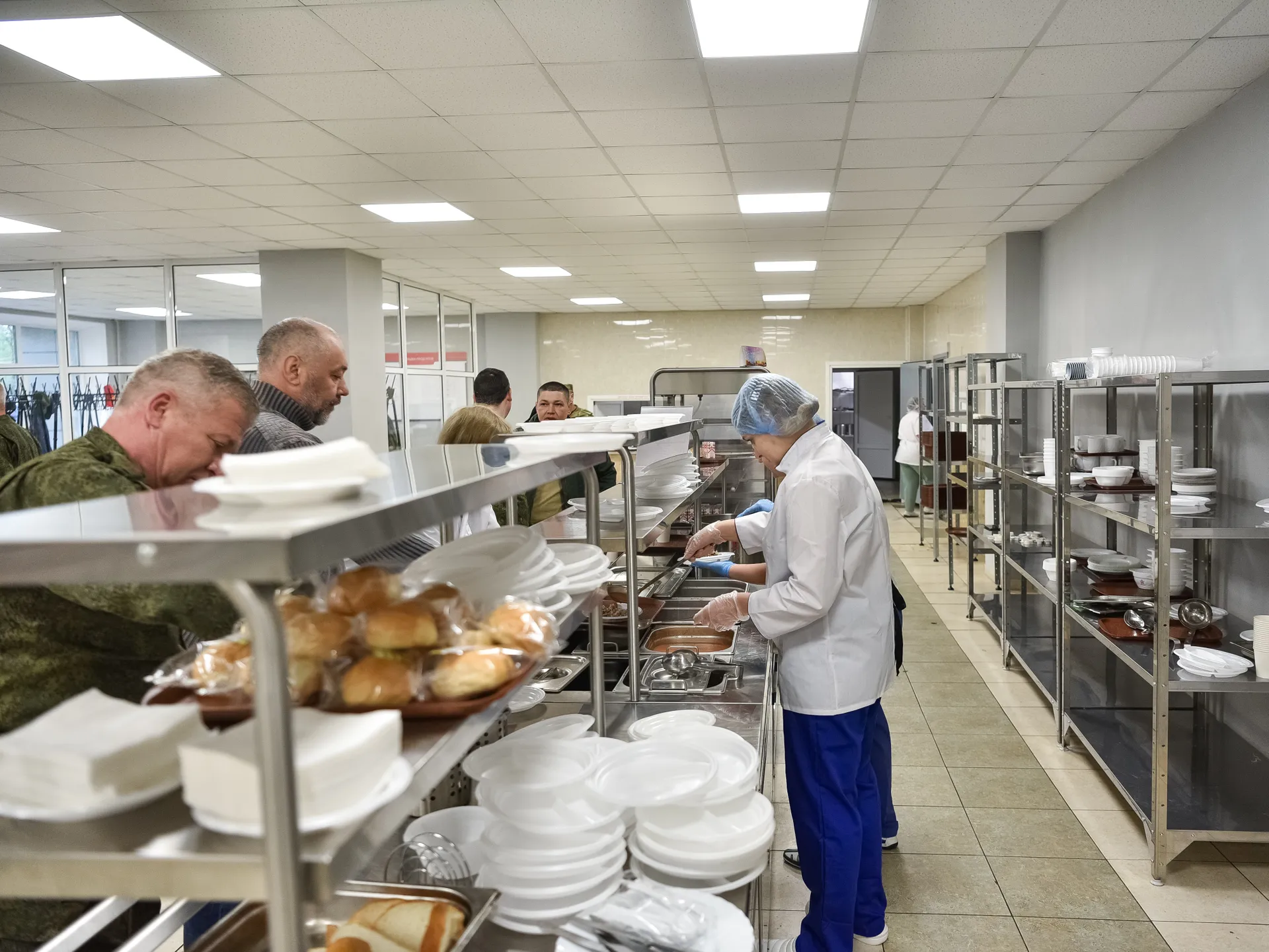 Контрактникам полагается бесплатное трехразовое питание.&nbsp;Фото: пресс-служба губернатора и правительства Московской области