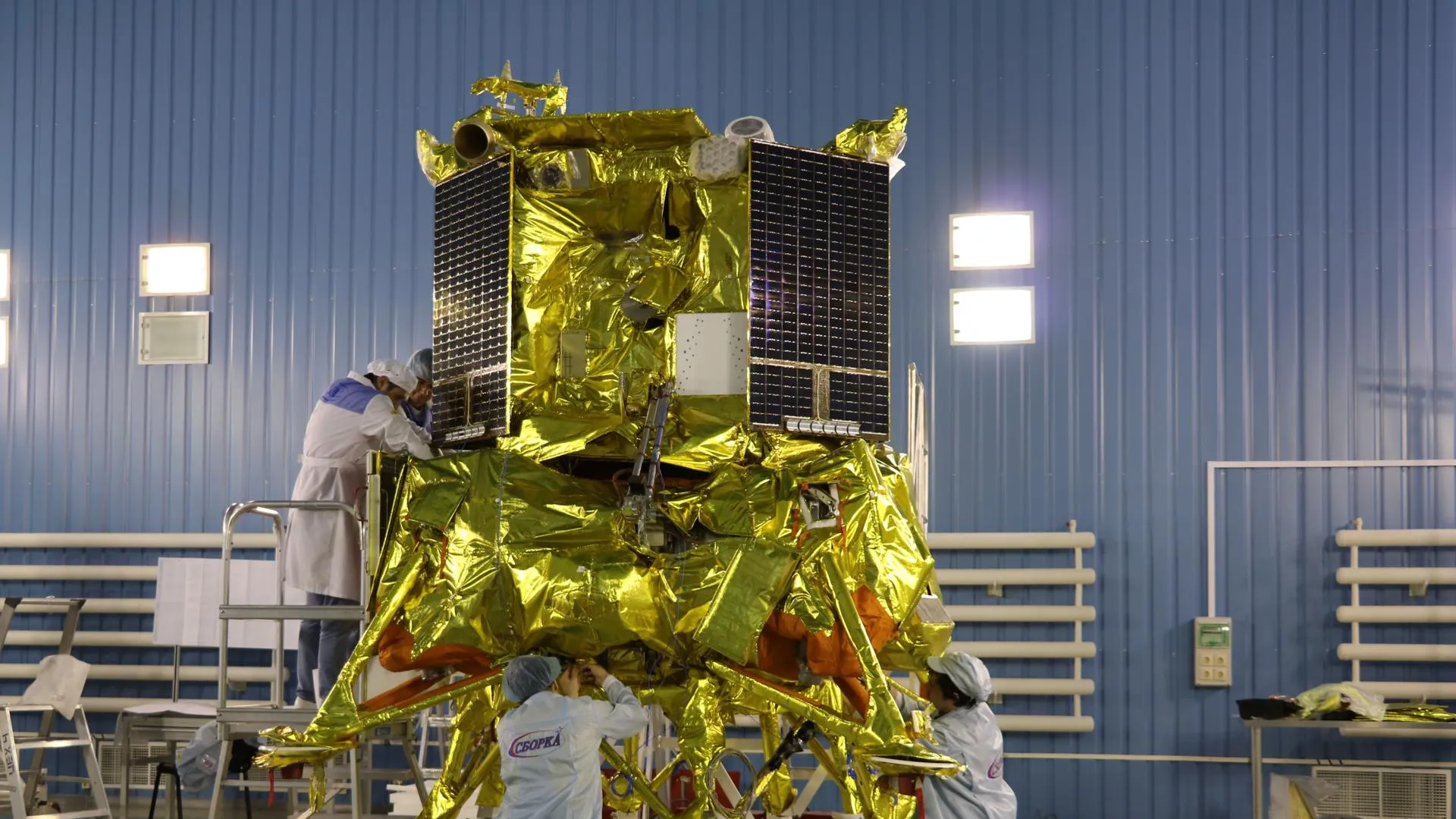 Предприятие из Химок представило макет «Луны-25» на форуме «АРМИЯ-2023»