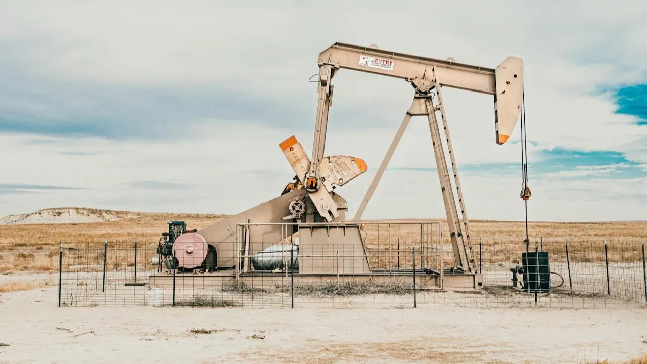Цена на нефть Brent упала ниже $65 за баррель