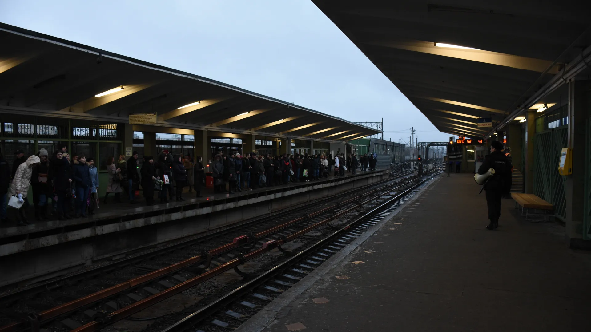 Человек на путях парализовал одну из веток московского метро