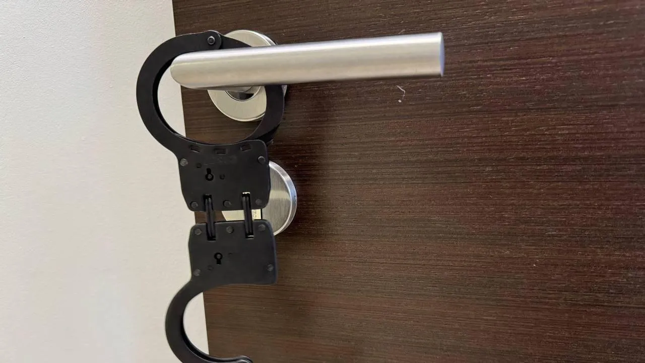 Плакала в суде о своей 14-летней честной службе: за улучшение показателей работы пристава могут отправить в колонию