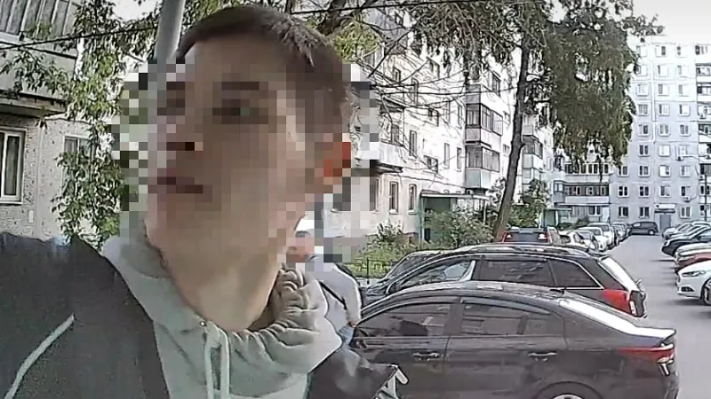 Хулиган из Орехово-Зуево изуродовал каракулями вход в многоэтажку