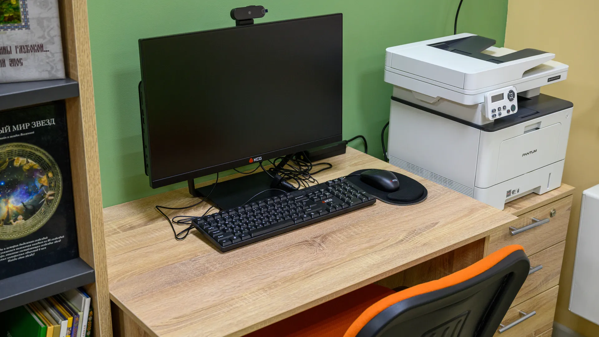 Компьютер в Центральной библиотеке имени А.С. Пушкина после капремонта в Ногинске Богородского округа