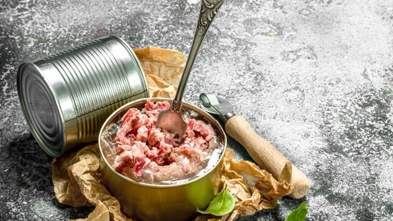 Еда победы: Московская область накормит мясными консервами всю Россию