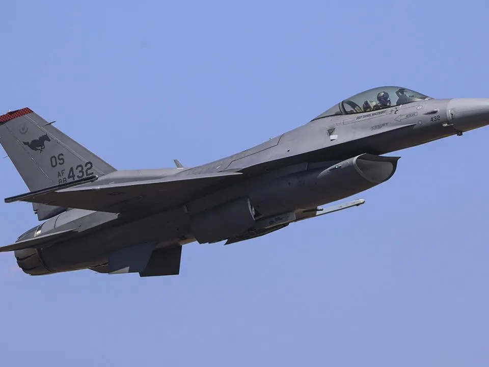 Политолог Асафов оценил вероятность поставки Киеву американских F-16