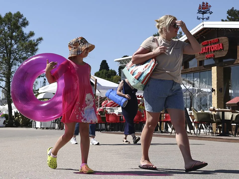 «На фоне турецкой жары»: выяснилось, почему Сочи переполнился туристами