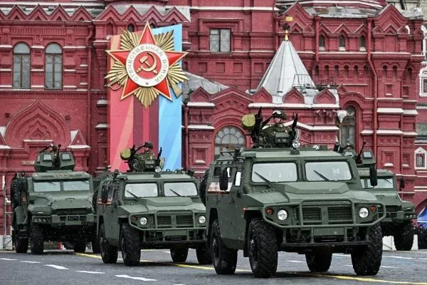 Бронеавтомобили «Тигр-М» на военном параде на Красной площади в честь 79-летия Победы в Великой Отечественной войне