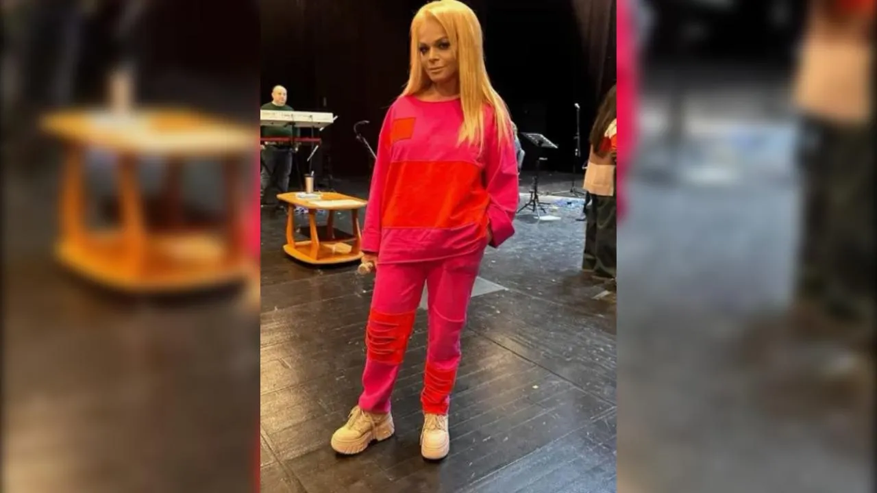 Лариса Долина не вышла на подиум модного показала в Москве: директор певицы дал первый комментарий