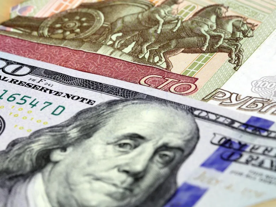 Доллар вырастет до 106 рублей осенью 2025 года
