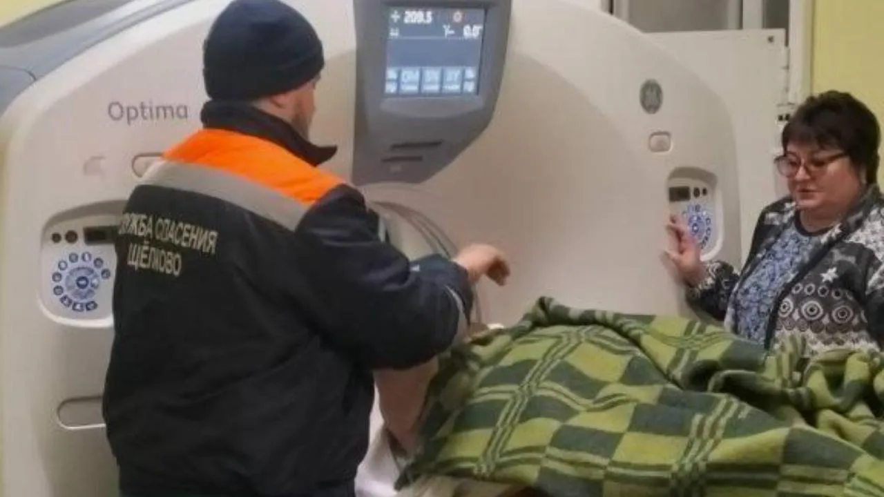 Спасатели в Щелково помогли доставить на диагностику пациента весом около 150 кг