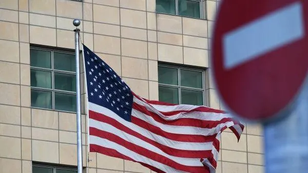 Эксперт оценил решение Госдепа об отъезде семей дипломатов