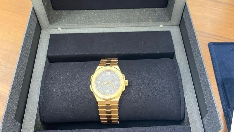 Часы Chopard за 2 млн руб пыталась провезти контрабандой пассажирка в Шереметьево