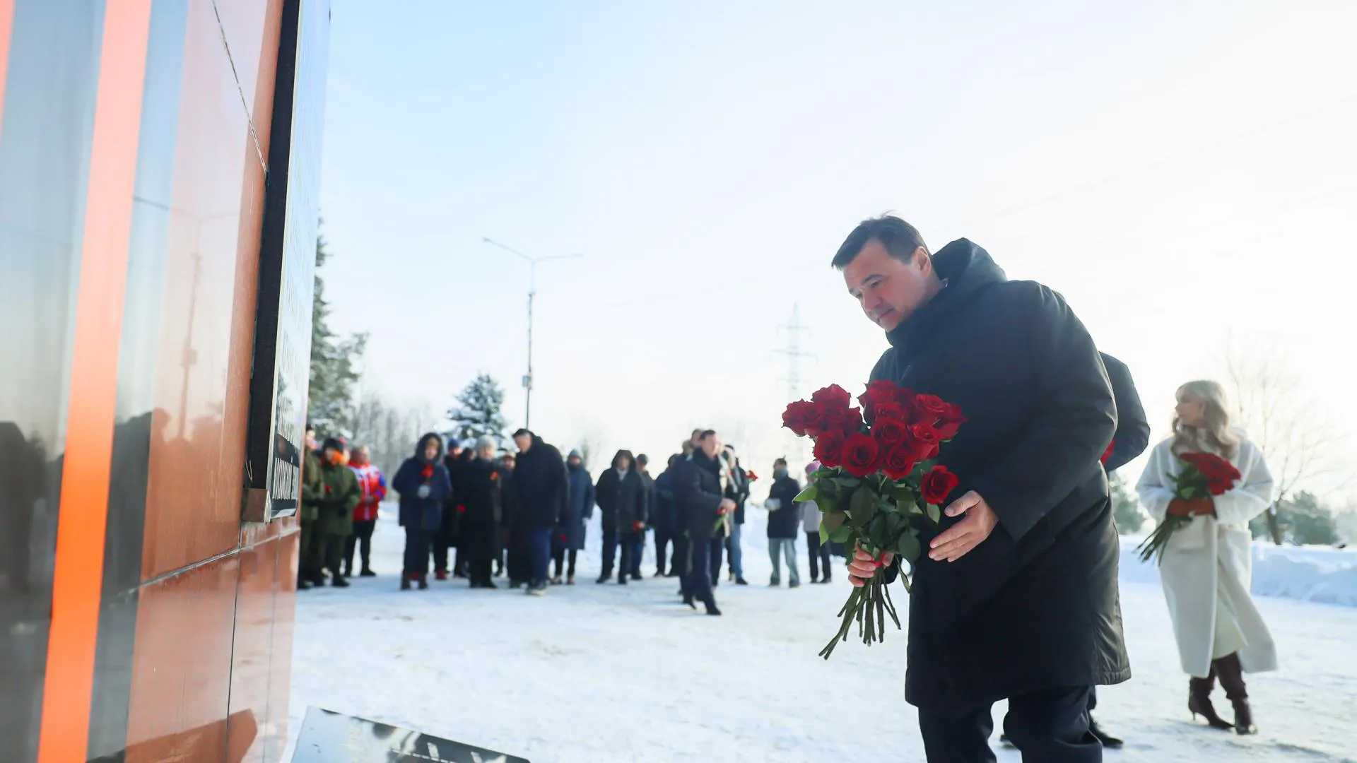 Губернатор Воробьев возложил цветы к мемориалу «Рубеж обороны» в Серпухове