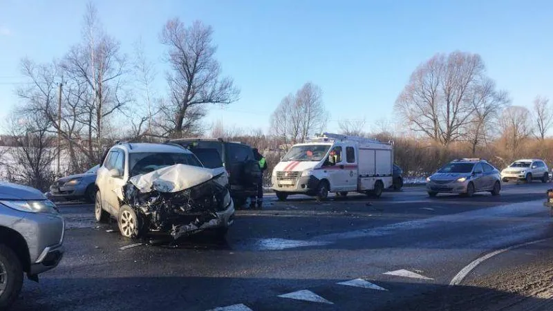 Спасатели помогли автоледи, которая пострадала в ДТП в Луховицах